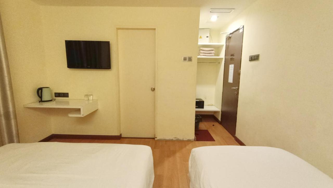 Oyo 90457 Borneo Eco-House Hashtag 12 Boutique Hotel Kota Kinabalu Exterior photo